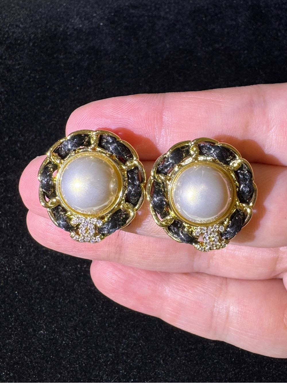 S925 Posts Pearl & Black Chain CZ Round Stud Earrings – Gold